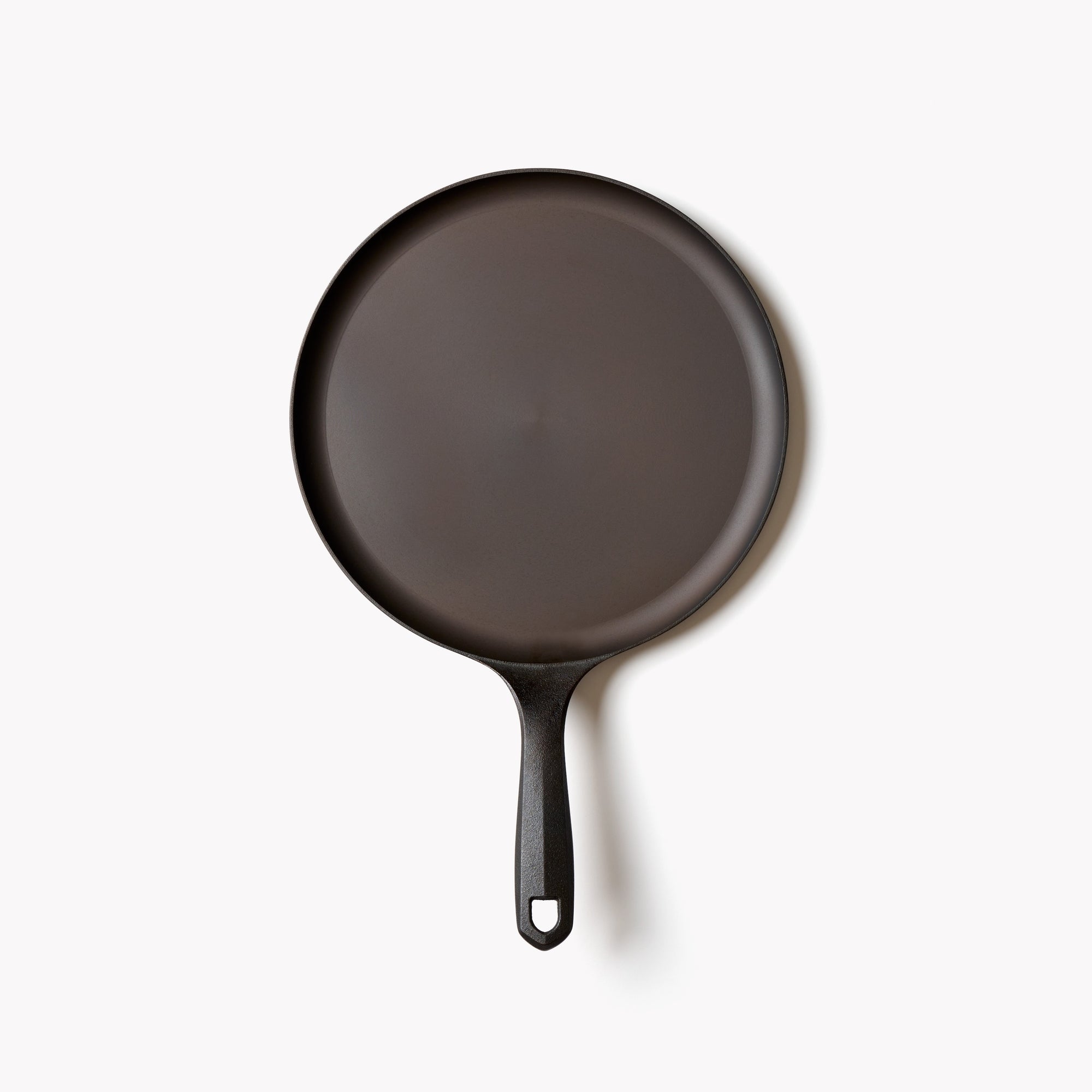 Overhead view of the No.9 Field Round Cast Iron Griddle on a white background