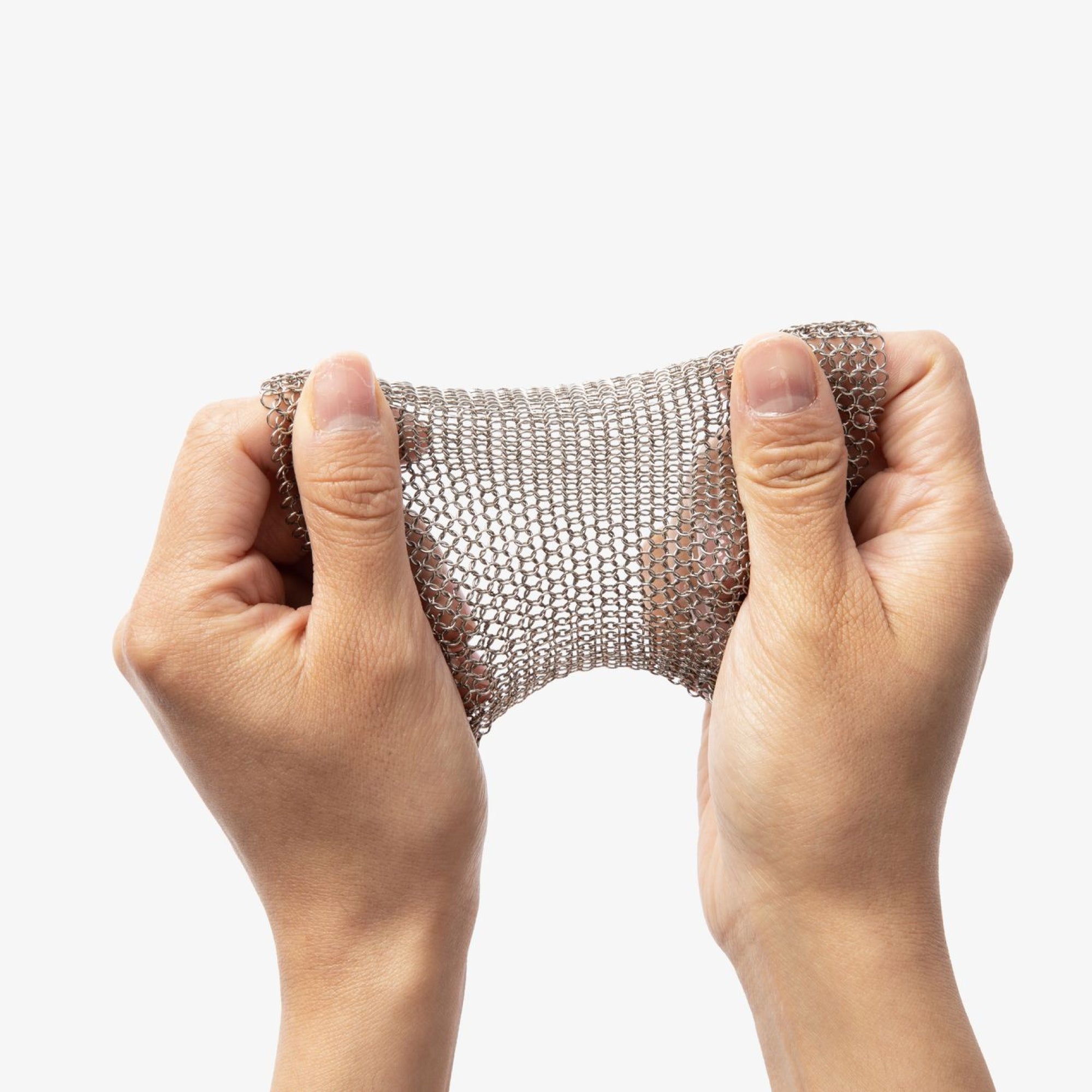 Hands stretching the Field chain mail scrubber