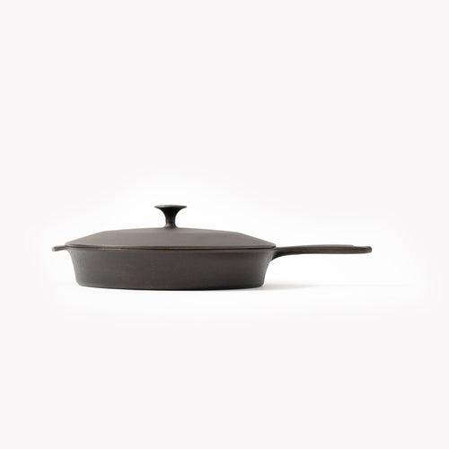 Side profile of the Field Skillet with its cast iron lid in place, on white background