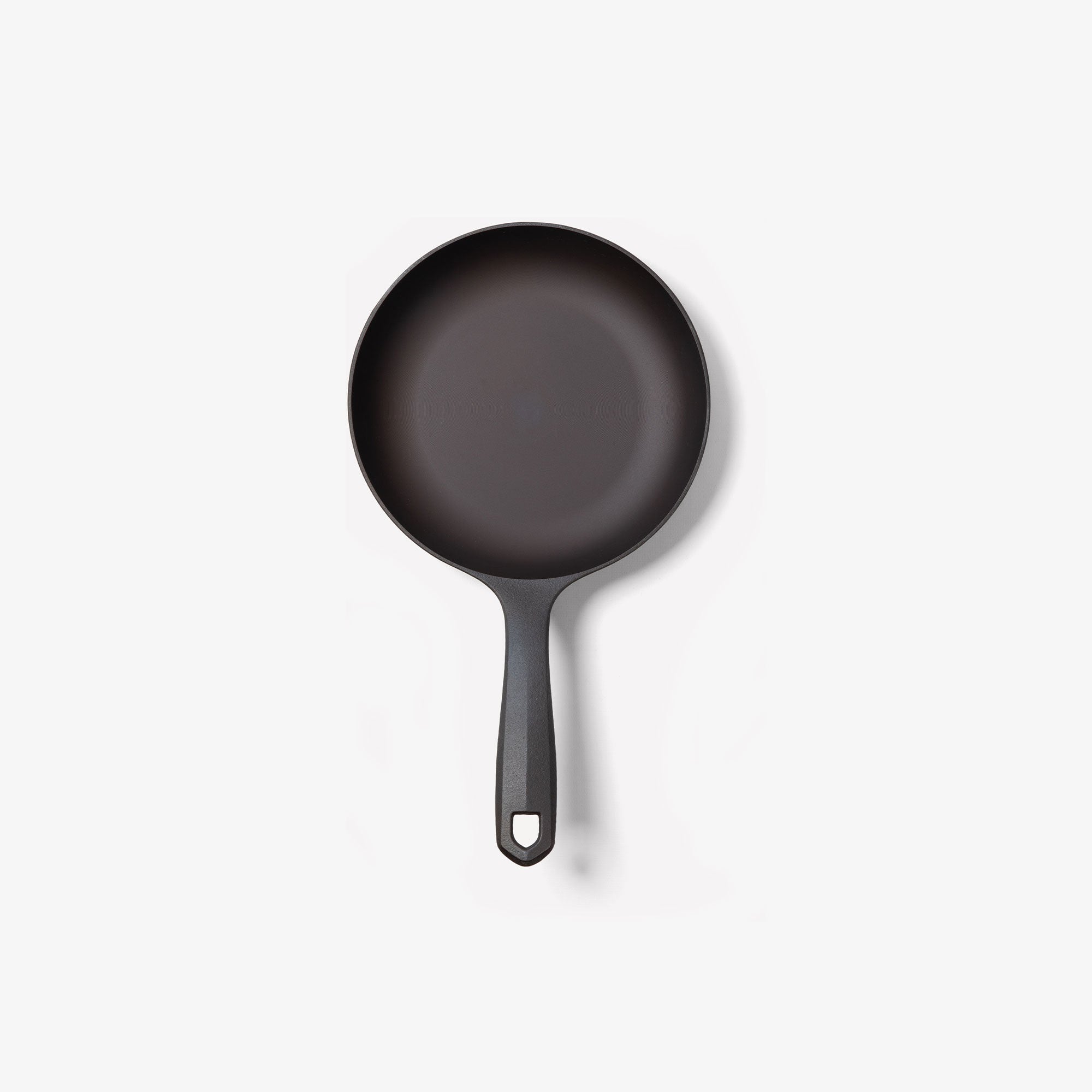 Overhead view of the No.5 Field Cast Iron Chef Skillet on a white background