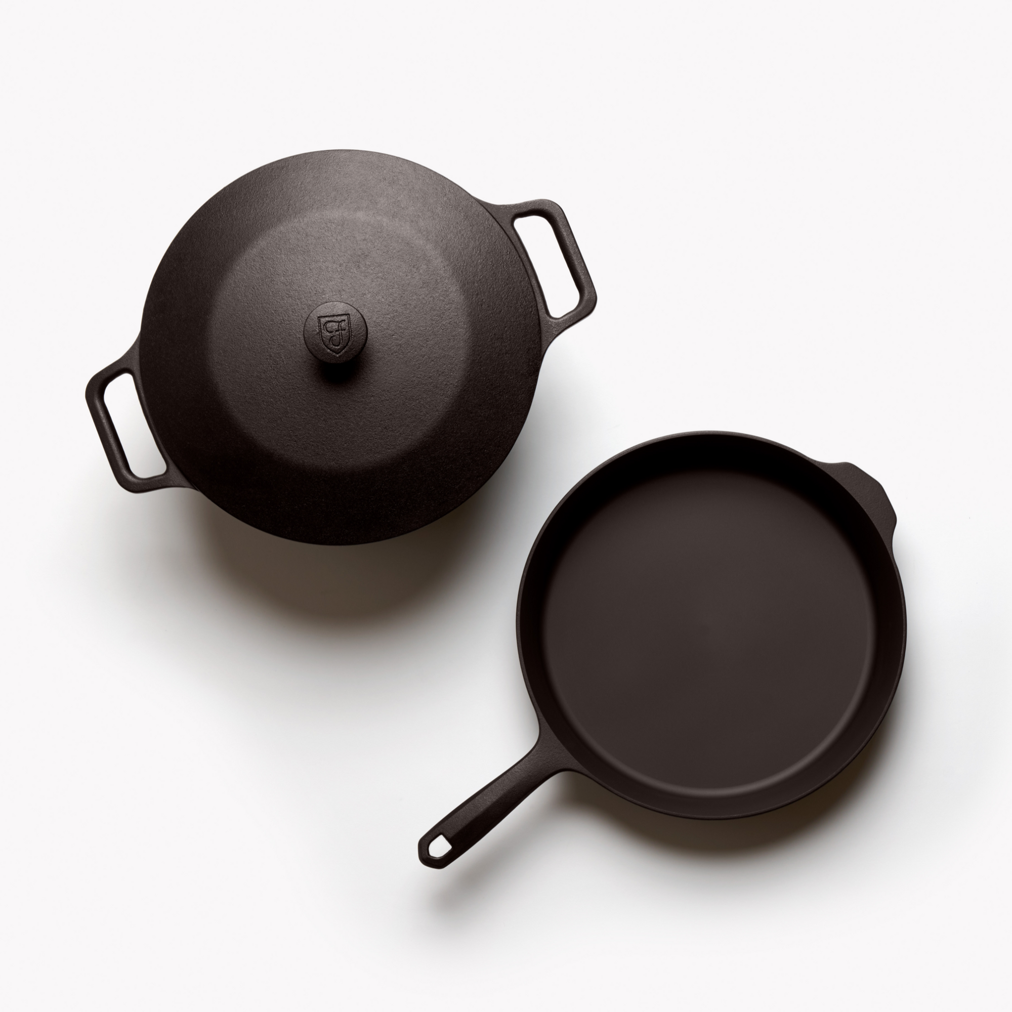 Overhead view of the No.10 Field Skillet & Dutch Oven Set: lidded Dutch oven beside the skillet