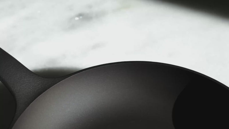 Video close-up of the Field Skillet's smooth rim on a marble counter