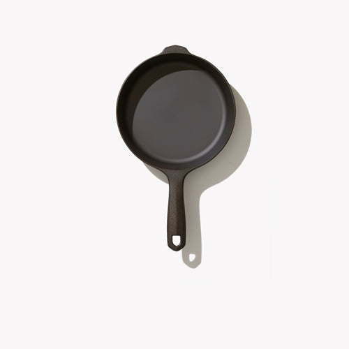 Overhead view of the No.4 Field Cast Iron Skillet with helper handle at top