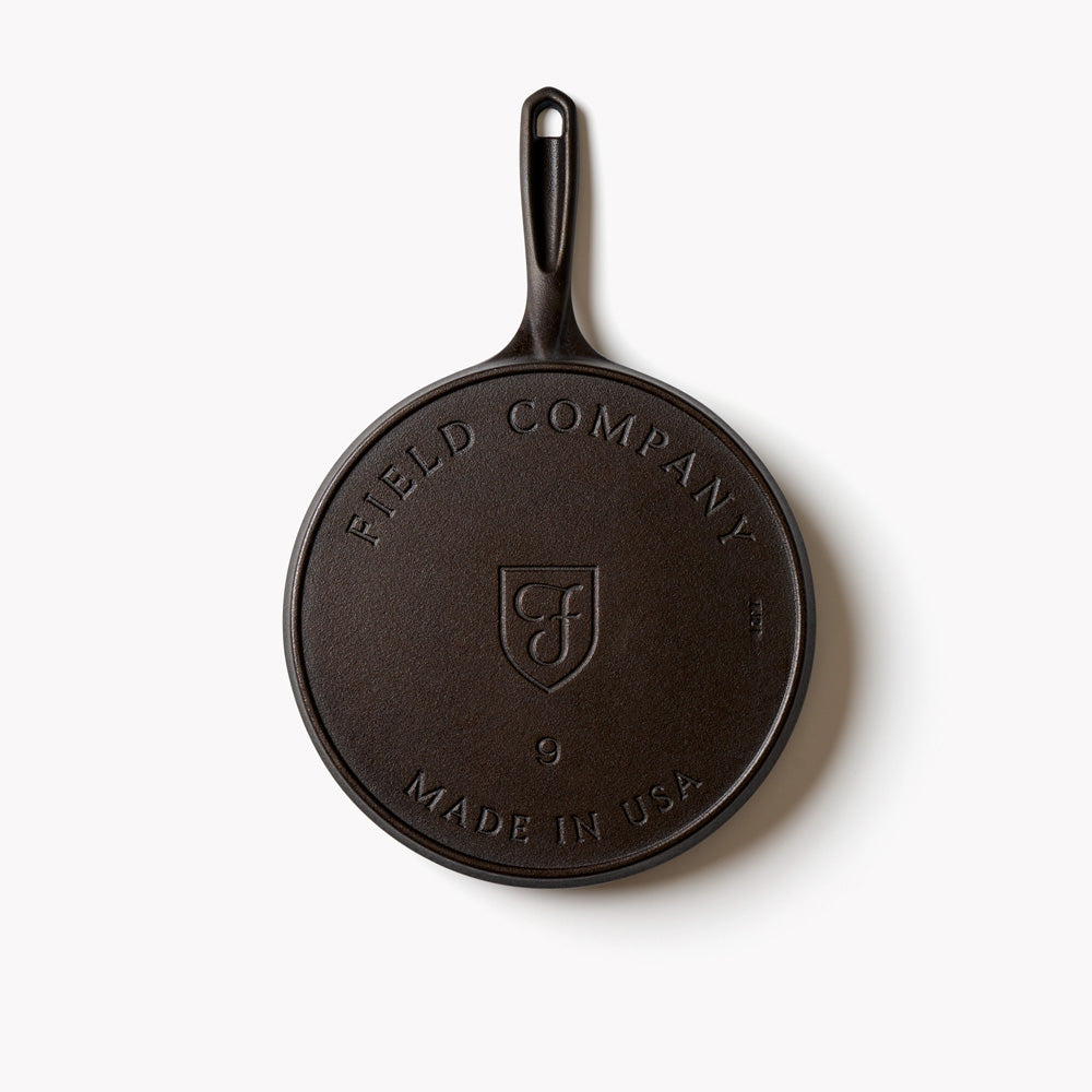 Underside of the No.9 Round Cast Iron Griddle showing the Field Company and Made in USA stamps